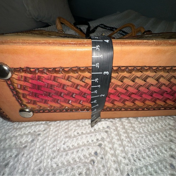 Vintage Tooled Brown Leather Shoulder Bag with Bird Design - Picture 9 of 11